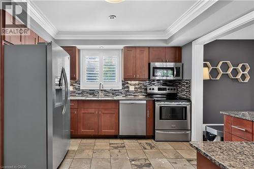 2102 Salma Crescent, Burlington, ON - Indoor Photo Showing Kitchen
