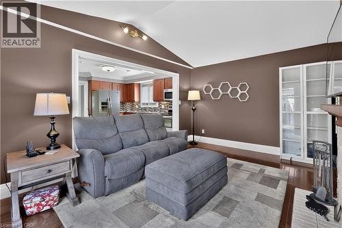 2102 Salma Crescent, Burlington, ON - Indoor Photo Showing Living Room