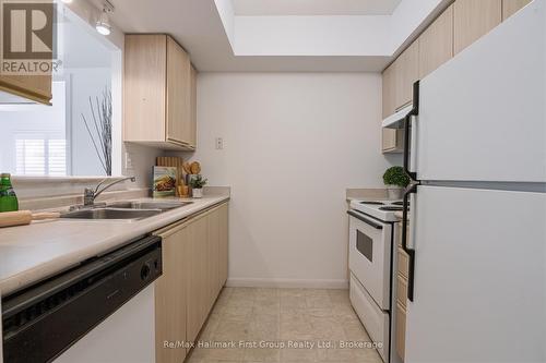 95 Wellington St #213 Bowmanville - 213 - 95 Wellington Street, Clarington (Bowmanville), ON - Indoor Photo Showing Kitchen With Double Sink