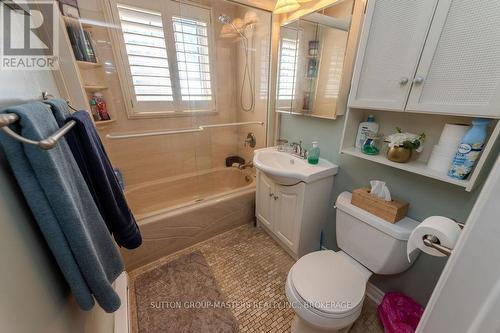 1839 Oak Flats Road, Frontenac (Frontenac Centre), ON - Indoor Photo Showing Bathroom