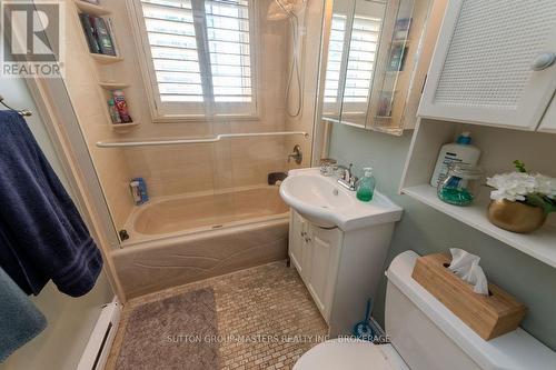 1839 Oak Flats Road, Frontenac (Frontenac Centre), ON - Indoor Photo Showing Bathroom