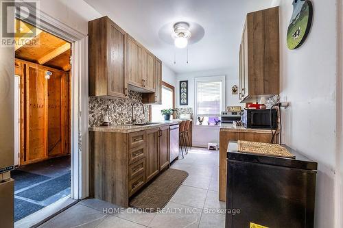 39 Burk Street, Oshawa, ON - Indoor Photo Showing Kitchen