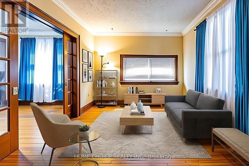 39 Burk Street, Oshawa, ON - Indoor Photo Showing Living Room