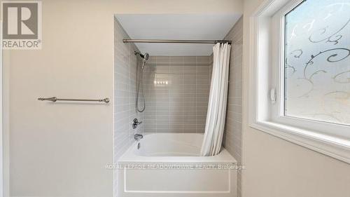126 Bridlewood Boulevard, Whitby, ON - Indoor Photo Showing Bathroom