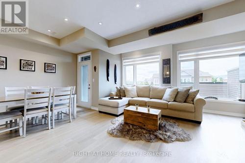 279 Moody Drive, Vaughan, ON - Indoor Photo Showing Living Room