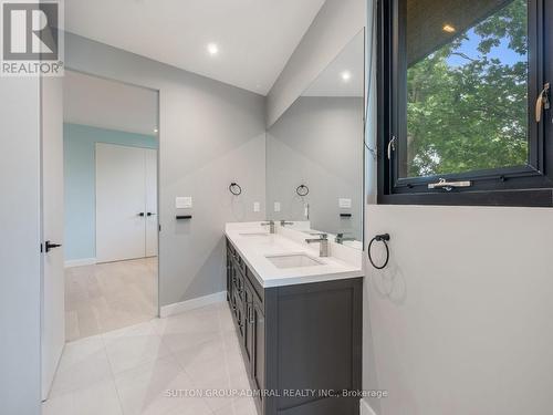 95 Penstock Court, Richmond Hill, ON - Indoor Photo Showing Bathroom