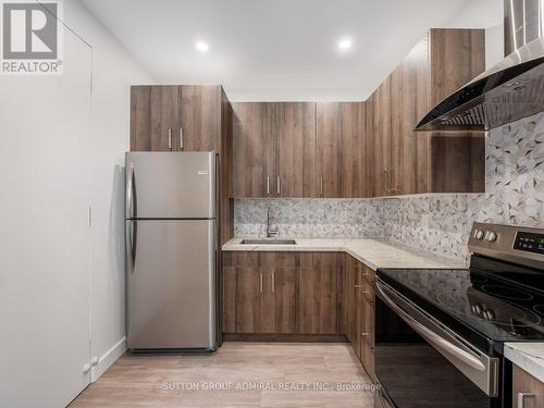 95 Penstock Court, Richmond Hill, ON - Indoor Photo Showing Kitchen With Stainless Steel Kitchen