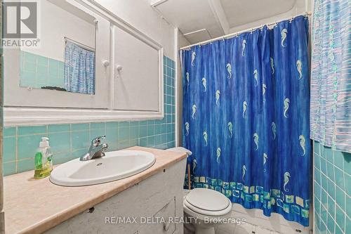 831 Montreal Road, Ottawa, ON - Indoor Photo Showing Bathroom