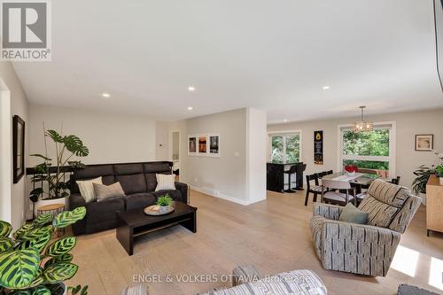 6 - 164 Mcclintock Way, Ottawa, ON - Indoor Photo Showing Living Room