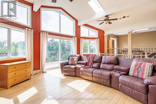 1858 Woods Bay Road, Severn, ON - Indoor Photo Showing Living Room