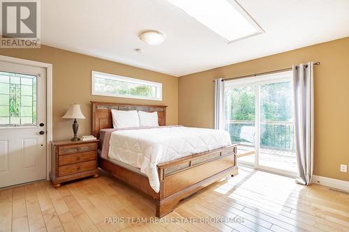 1858 Woods Bay Road, Severn, ON - Indoor Photo Showing Bedroom
