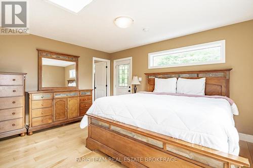1858 Woods Bay Road, Severn, ON - Indoor Photo Showing Bedroom
