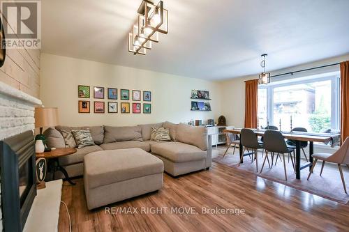 119 Emily Street, Orillia, ON - Indoor Photo Showing Living Room