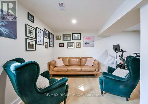 119 Emily Street, Orillia, ON - Indoor Photo Showing Living Room