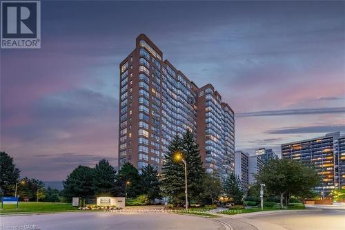 809 - 1276 Maple Crossing Boulevard, Burlington, ON - Outdoor With Facade