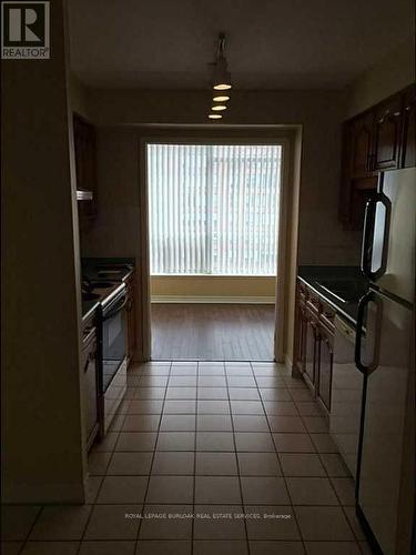 809 - 1276 Maple Crossing Boulevard, Burlington, ON - Indoor Photo Showing Kitchen