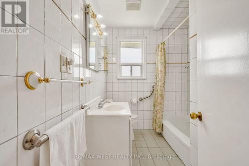 90 Tavistock Road, Toronto, ON - Indoor Photo Showing Bathroom