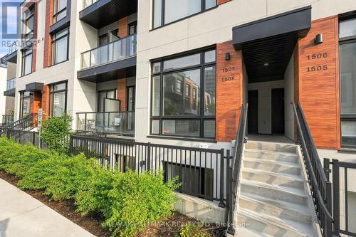 Unit Front Entrance - 1508 - 11 David Eyer Road, Richmond Hill, ON - Outdoor