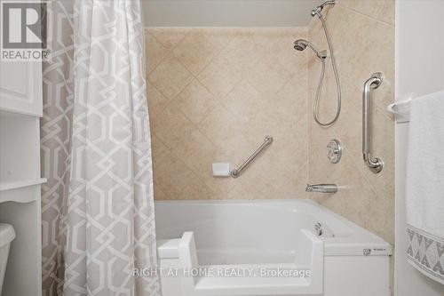 13 - 34 Southbrook Drive, Hamilton, ON - Indoor Photo Showing Bathroom