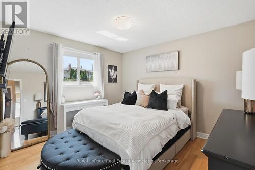 15 Quay Court, Hamilton, ON - Indoor Photo Showing Bedroom