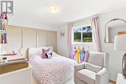 15 Quay Court, Hamilton, ON - Indoor Photo Showing Bedroom