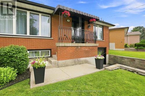 15 Quay Court, Hamilton, ON - Outdoor With Exterior