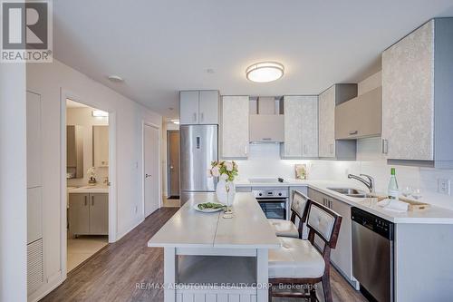 921 - 18 Uptown Drive, Markham, ON - Indoor Photo Showing Kitchen With Stainless Steel Kitchen With Double Sink With Upgraded Kitchen