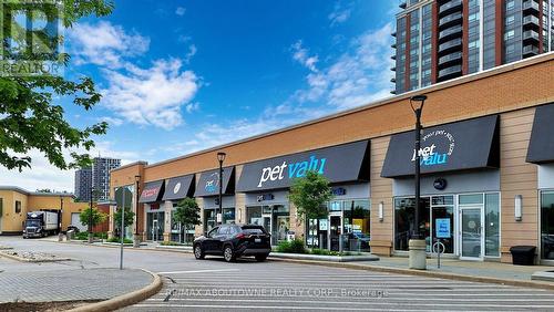 921 - 18 Uptown Drive, Markham, ON - Outdoor