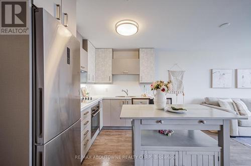 921 - 18 Uptown Drive, Markham, ON - Indoor Photo Showing Kitchen With Stainless Steel Kitchen