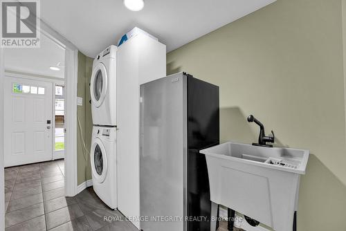 338 Pumpkinseed Crescent, Ottawa, ON - Indoor Photo Showing Laundry Room
