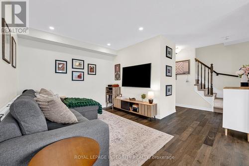 338 Pumpkinseed Crescent, Ottawa, ON - Indoor Photo Showing Living Room