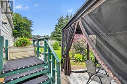 Family side entrance - 