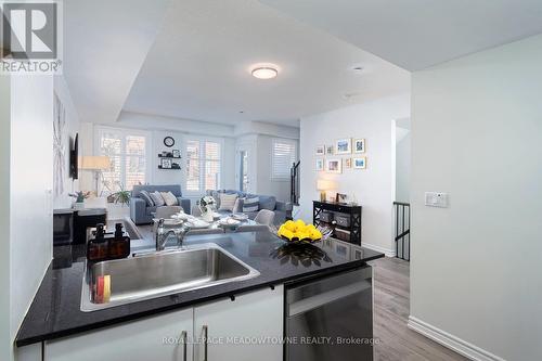 19 - 10 Carnation Avenue, Toronto, ON - Indoor Photo Showing Kitchen