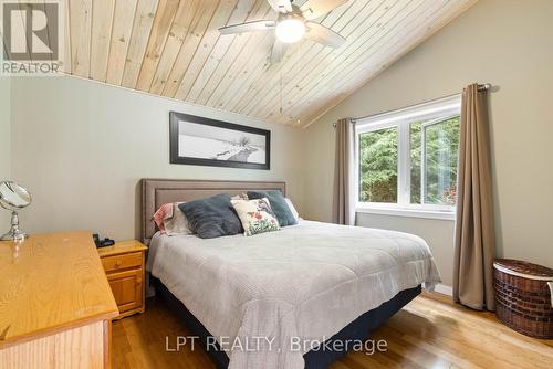 500A Hazard Hill Road, Kearney, ON - Indoor Photo Showing Bedroom