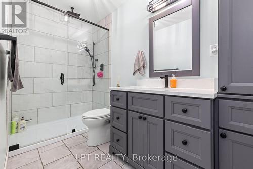 500A Hazard Hill Road, Kearney, ON - Indoor Photo Showing Bathroom