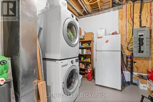 500A Hazard Hill Road, Kearney, ON - Indoor Photo Showing Laundry Room