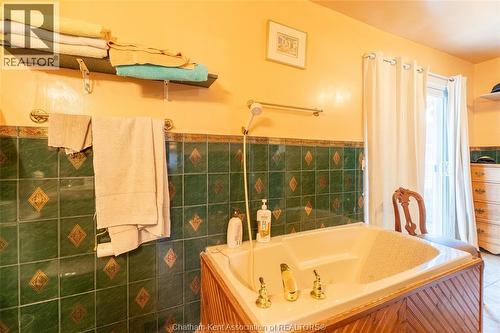 16 Arthur Drive, Chatham, ON - Indoor Photo Showing Bathroom