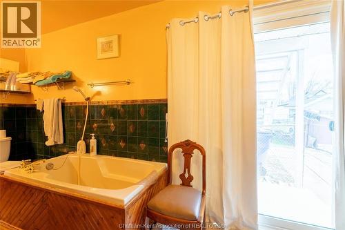 16 Arthur Drive, Chatham, ON - Indoor Photo Showing Bathroom