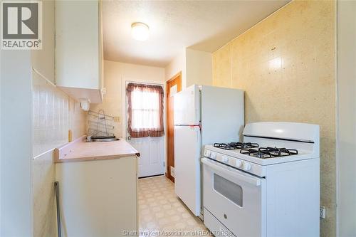16 Arthur Drive, Chatham, ON - Indoor Photo Showing Kitchen