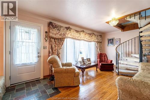 16 Arthur Drive, Chatham, ON - Indoor Photo Showing Living Room