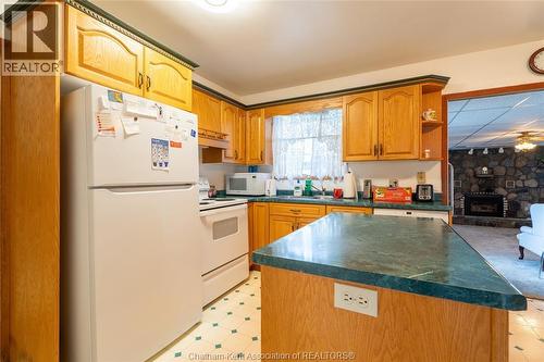 16 Arthur Drive, Chatham, ON - Indoor Photo Showing Kitchen With Double Sink