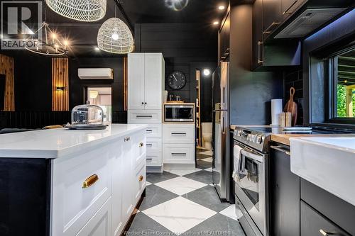 568 Road 2 West, Kingsville, ON - Indoor Photo Showing Kitchen