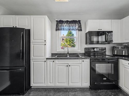 32 Highland Street, Glace Bay, NS - Indoor Photo Showing Kitchen With Double Sink