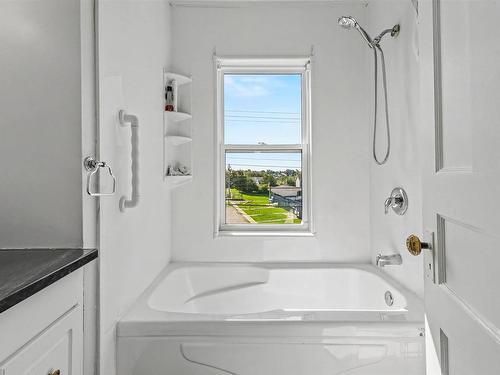 32 Highland Street, Glace Bay, NS - Indoor Photo Showing Bathroom