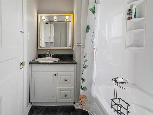 32 Highland Street, Glace Bay, NS - Indoor Photo Showing Bathroom