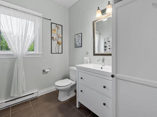 158 Tamara Drive, Cole Harbour, NS - Indoor Photo Showing Bathroom