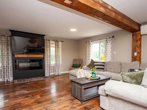 594 Kayes Road, Georgetown, PE - Indoor Photo Showing Living Room