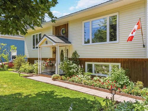 6 Iona Road, Wolfville, NS - Outdoor