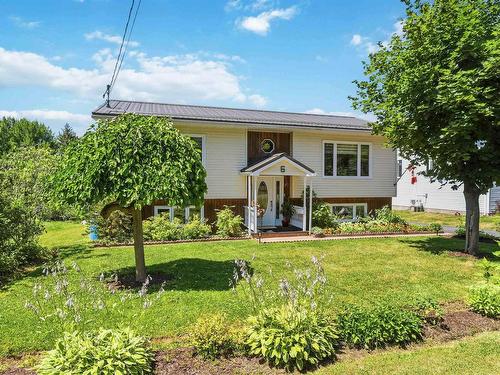 6 Iona Road, Wolfville, NS - Outdoor
