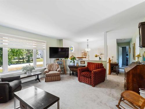 6 Iona Road, Wolfville, NS - Indoor Photo Showing Living Room